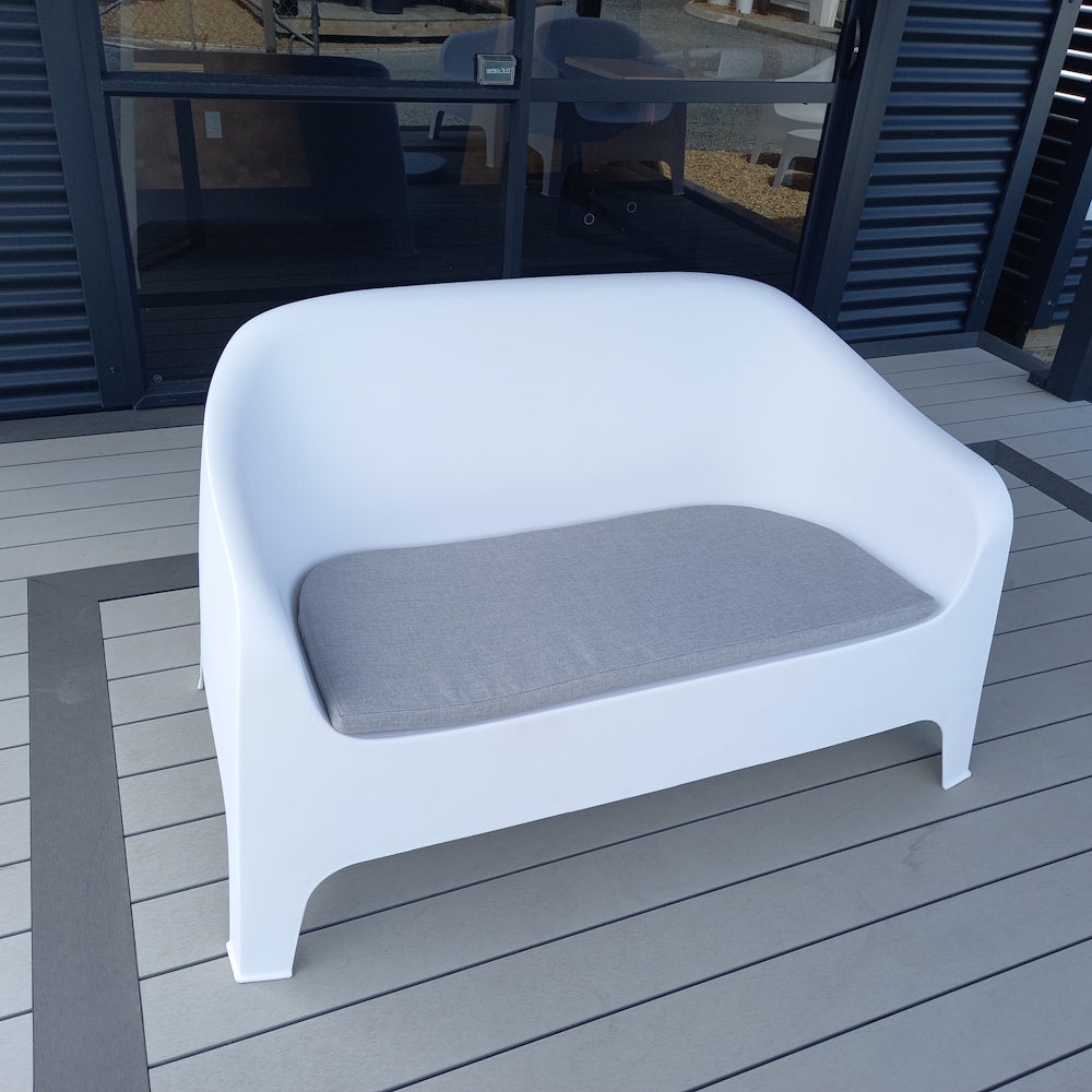 Eva Outdoor Tub Sofa White - 1343mm (w) x 799mm (d) x 791mm (h)